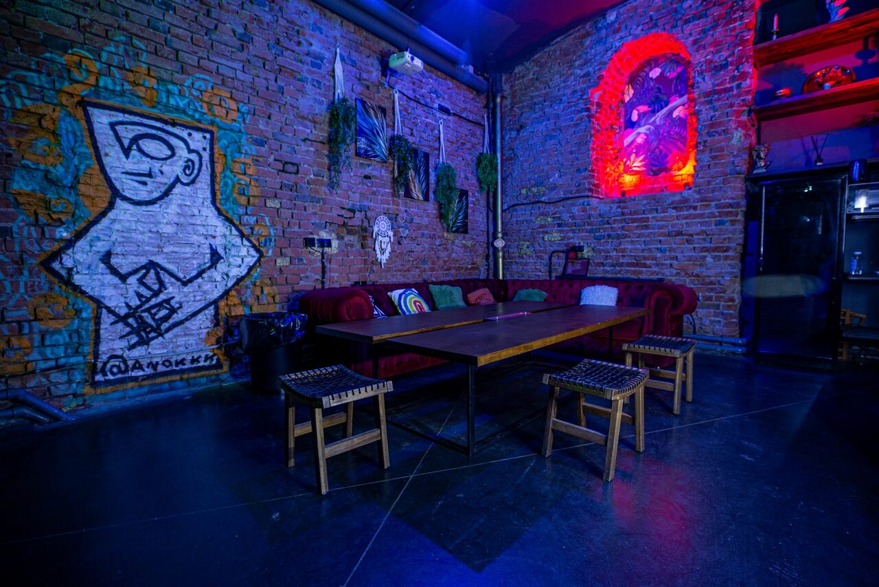 Арендовать Design loft with green space