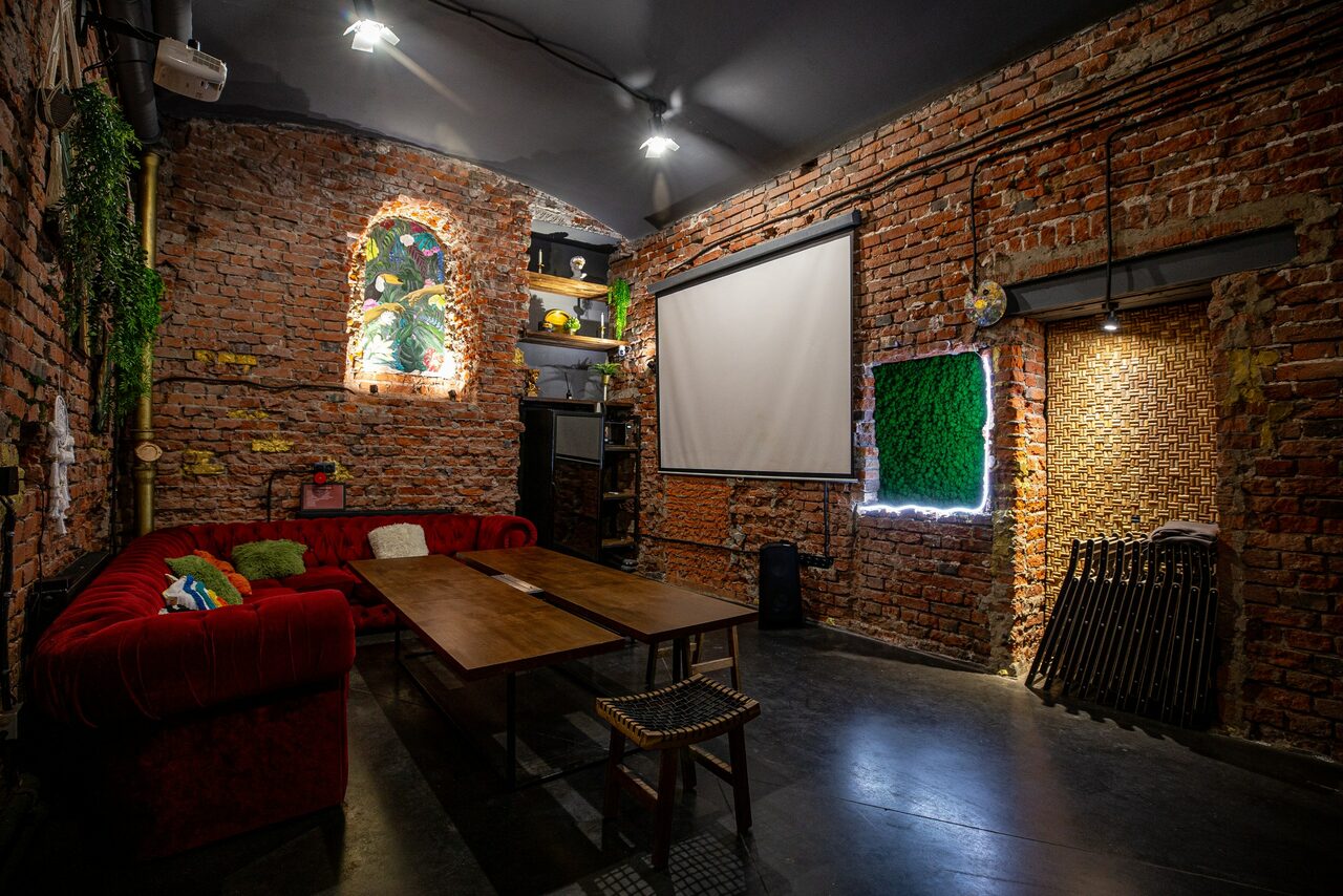 Арендовать Design loft with green space