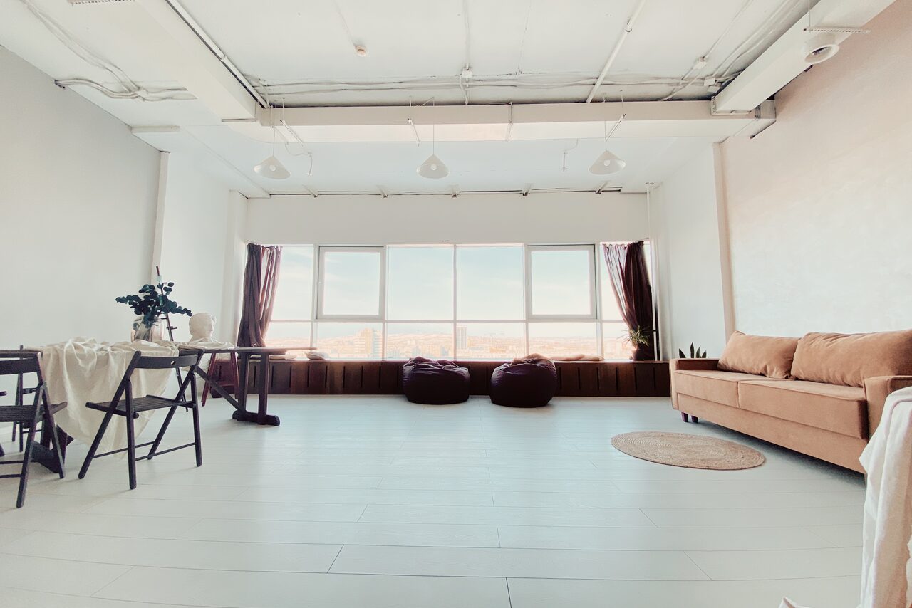 Арендовать Creative space with panoramic window