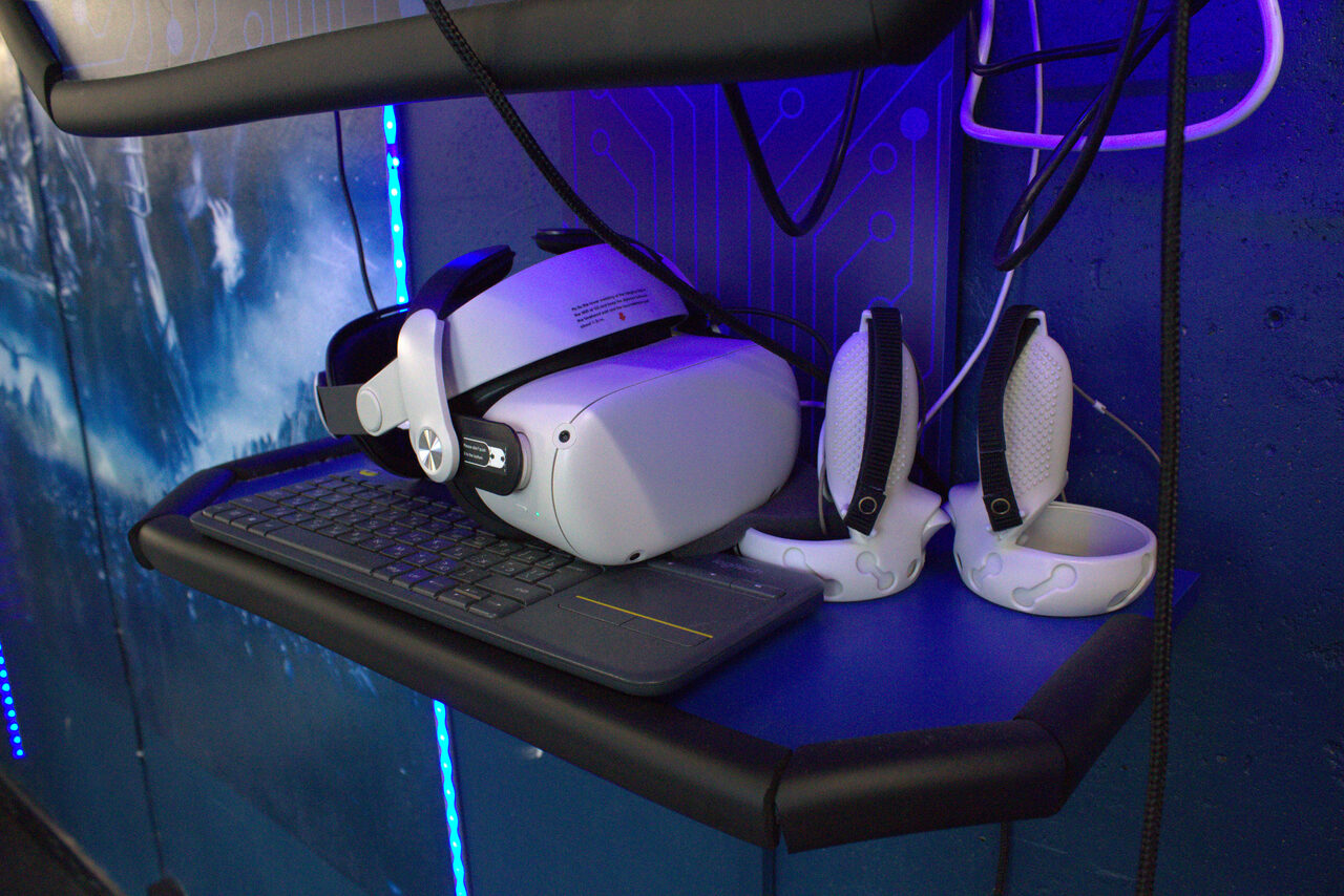 Арендовать  Closing virtual reality club